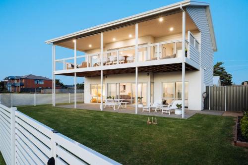ōSHEN Sleeps12 Gym Kayak MountnBike BeachFrnt — hotel in Aldinga Beach
