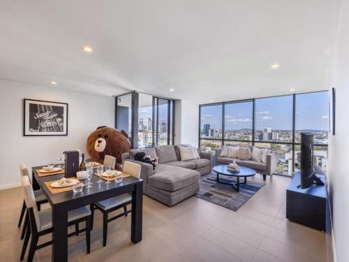 Riverview 2BR delicate Apt 1min to train station — 4-Star Luxury Hotel in Brisbane, Australia