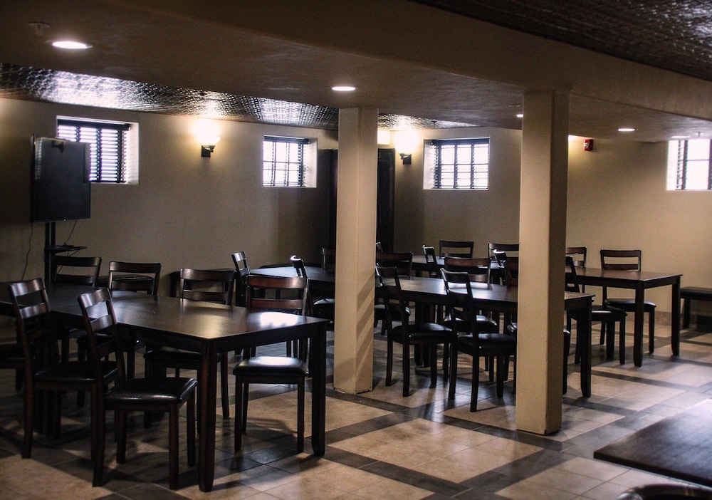 The Calvert Hotel - photo 18