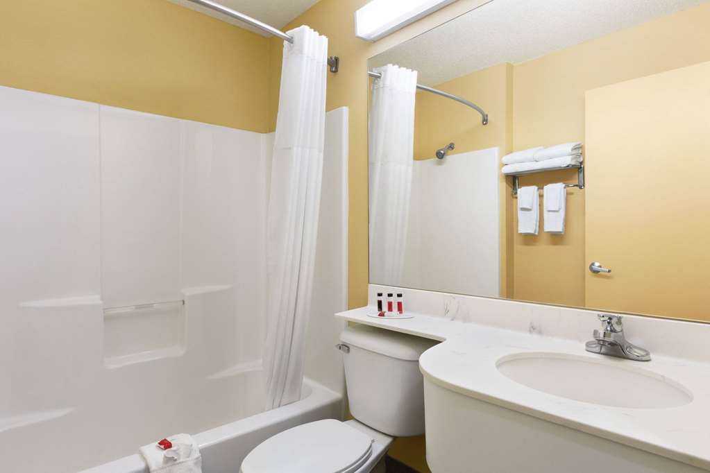 Microtel Inn & Suites by Wyndham Thomasville High Point Lexi - photo 25