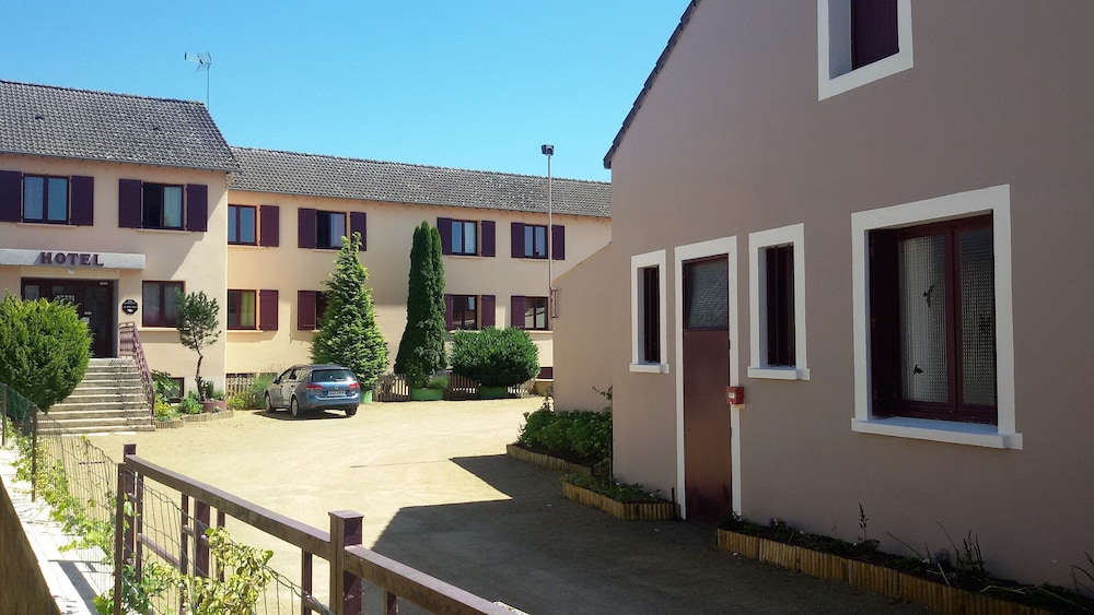 Logis Hôtel Le Merle Blanc — hotel in Digoin