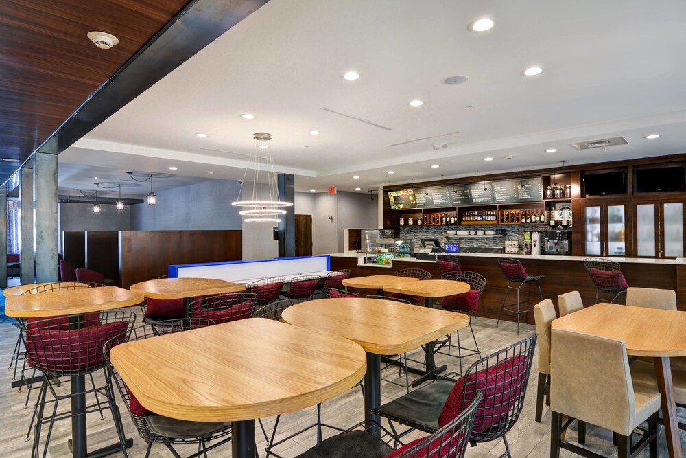 Courtyard by Marriott Long Island Islip Courthouse Complex - photo 21