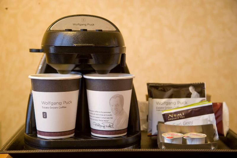 Hotel Zessa Orange County Airport a DoubleTree by Hilton - photo 94