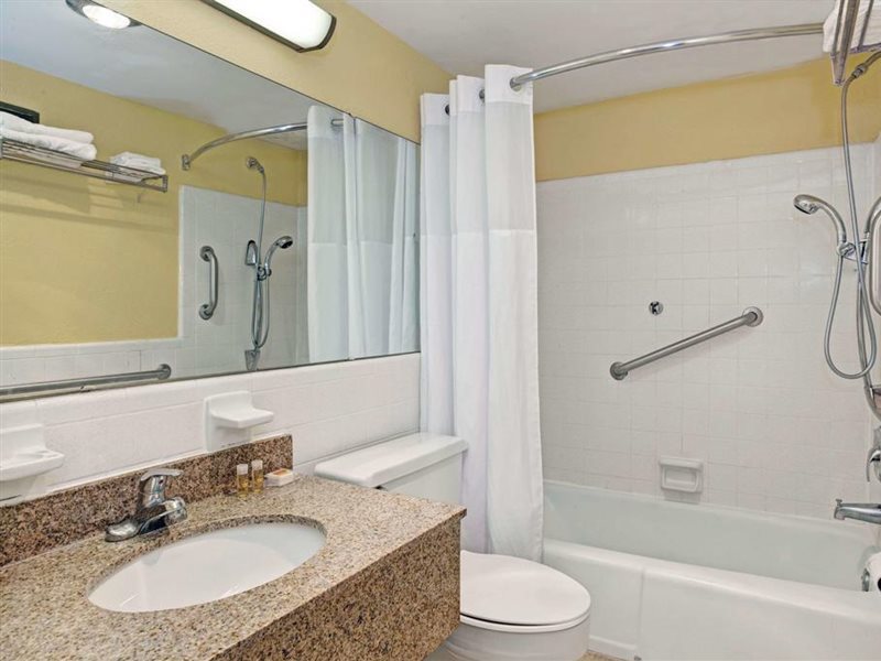 Days Inn by Wyndham Newport News - photo 7