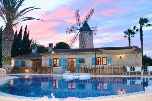 Es Moli D En Mig Jacuzzi Piscina Y Barbacoa — Consell