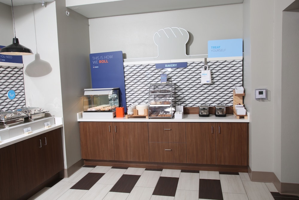 Holiday Inn Express McCook by IHG - photo 21