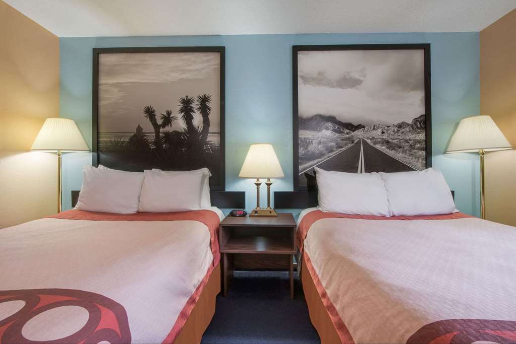 Super 8 by Wyndham College Station - photo 4