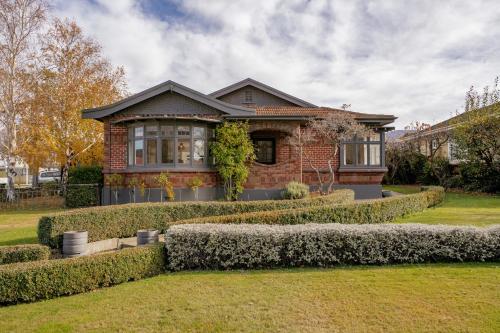 Lakeside Retreat Cromwell Holiday Home — 4-Star Luxury Hotel in Cromwell, New Zealand