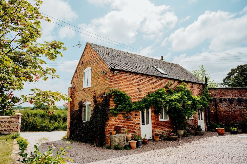 The Coach House Barn — 4-Star Luxury Hotel in Shrewsbury, United Kingdom