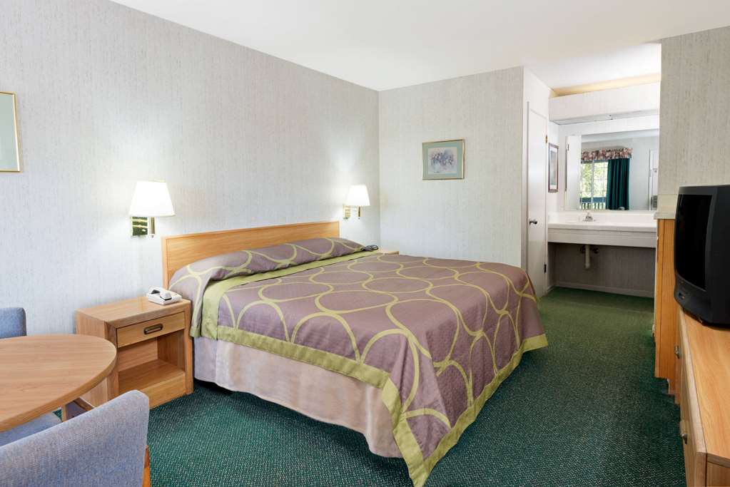 Super 8 by Wyndham Auburn - photo 12