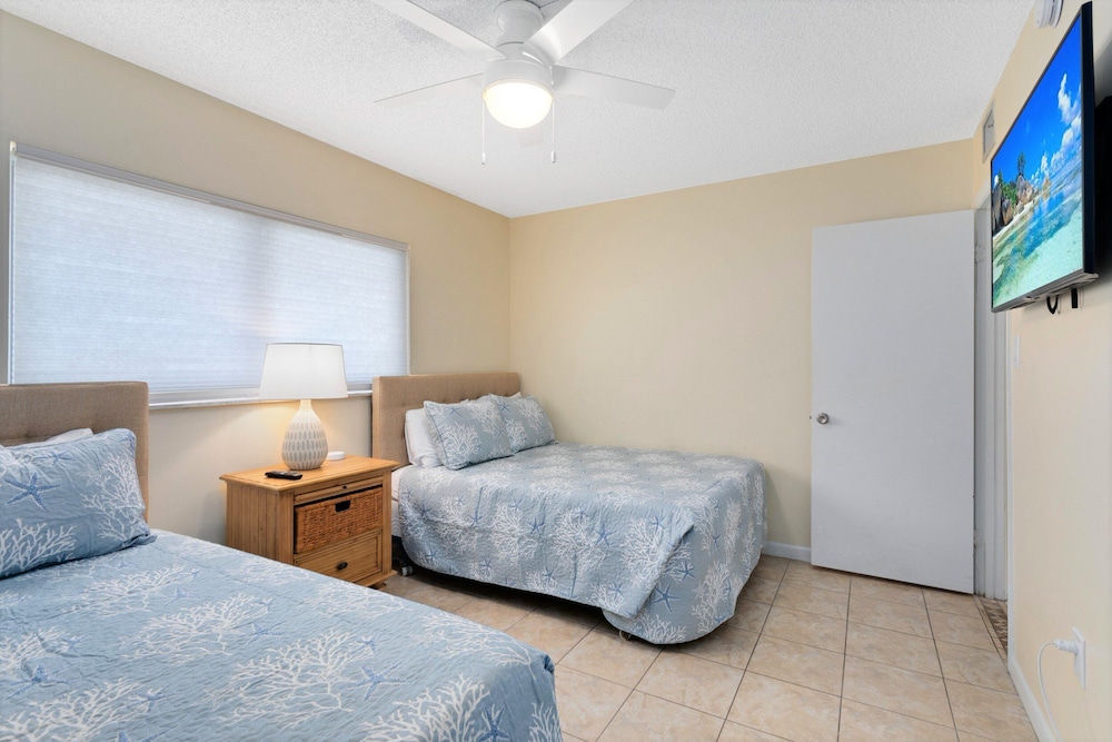 Cocoa Beach Towers by Happy Palm Stays - photo 13