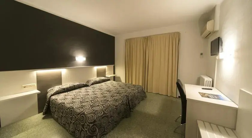 Hotel La Masía — Pont De Molins — photo 3