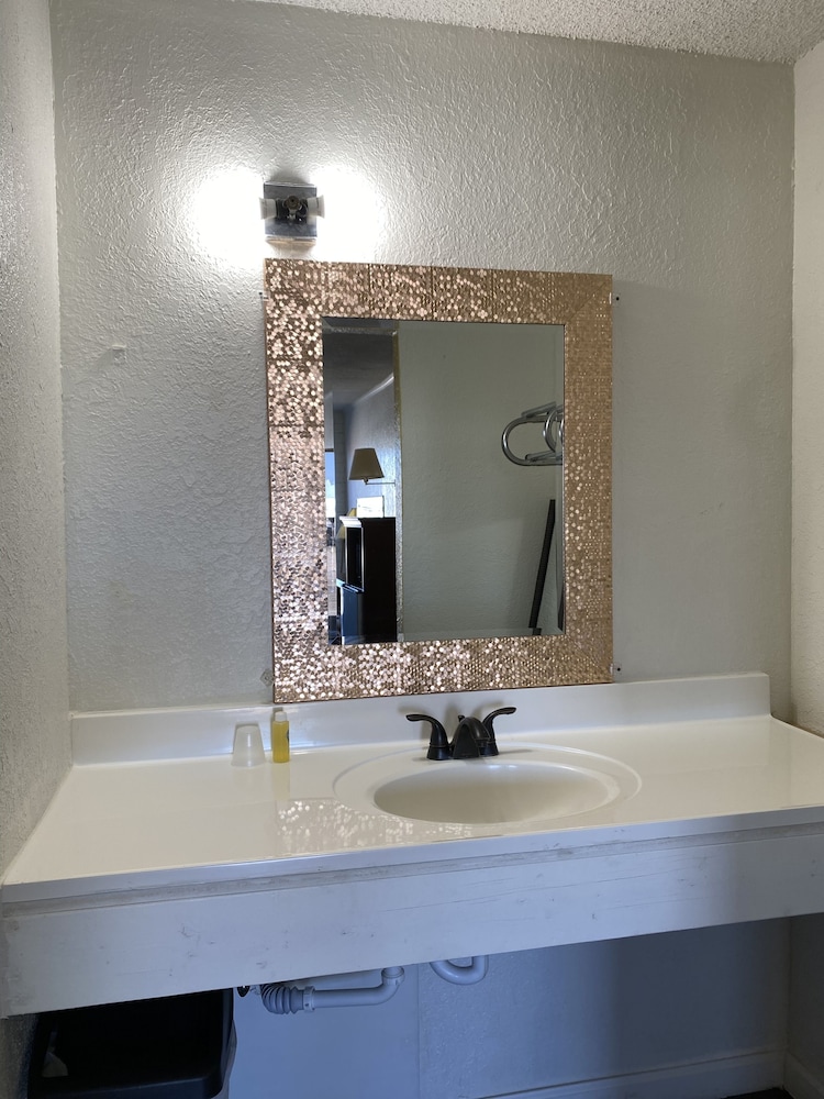 Champions Inn - photo 9