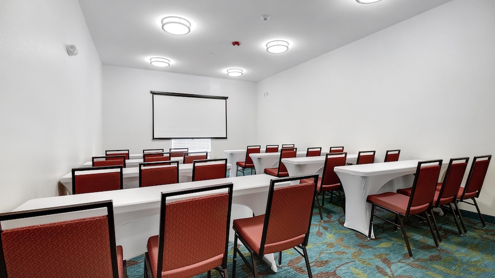 Candlewood Suites Waco by IHG - photo 45