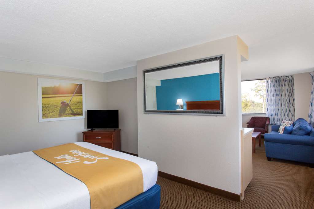 Days Inn & Suites by Wyndham Tallahassee Conf Center I 10 - photo 10