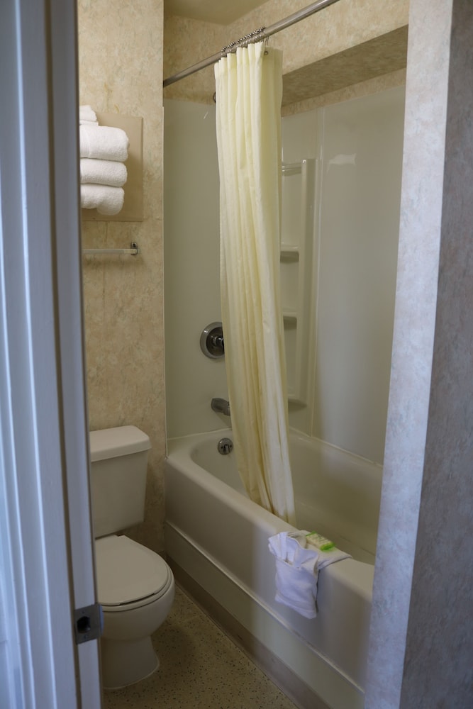 Inlet Tower Hotel & Suites - photo 33