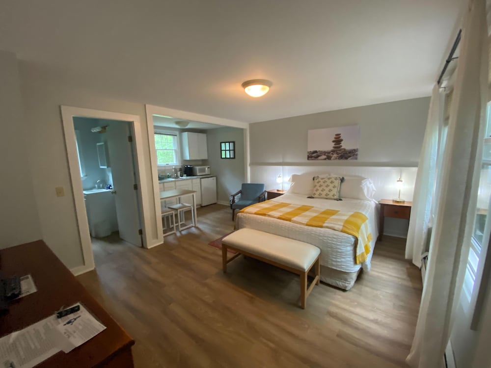 Hanscom's Motel and Cottages - photo 19
