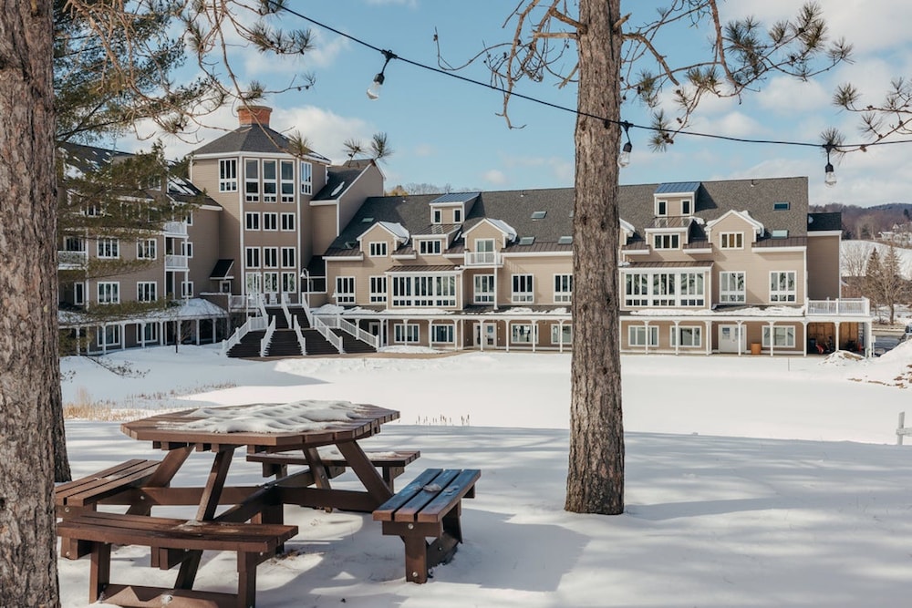 Holiday Inn Club Vacations Mount Ascutney Resort by IHG - carbon neutral hotel in Brownsville