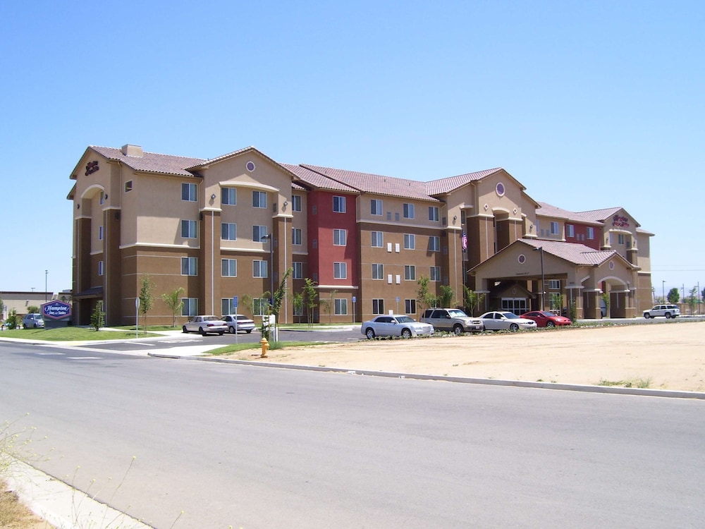 Hampton Inn & Suites Bakersfield North Airport — hotel in Bakersfield