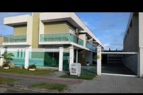 Sobrado Duas Quadras Da Praia — Guaratuba
