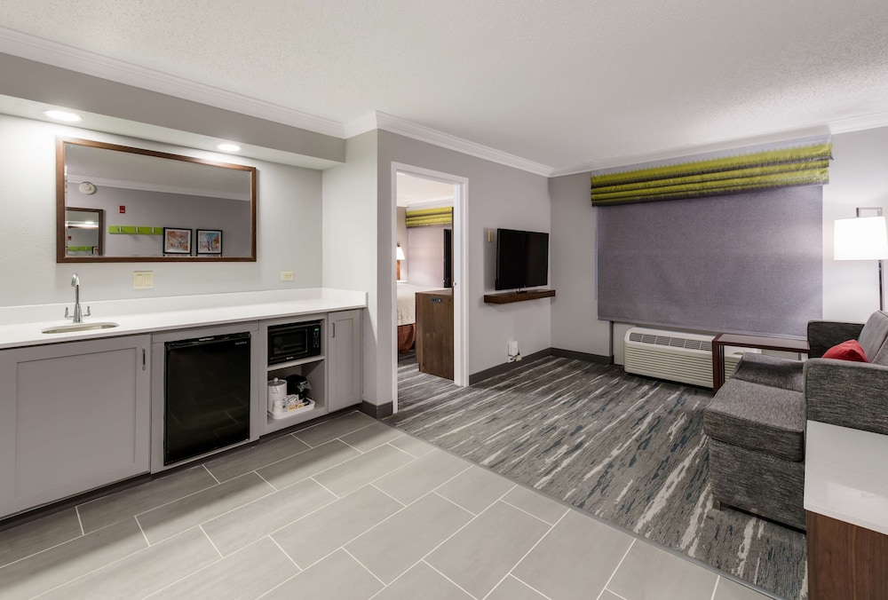 Hampton Inn & Suites Chicago Hoffman Estates - photo 24