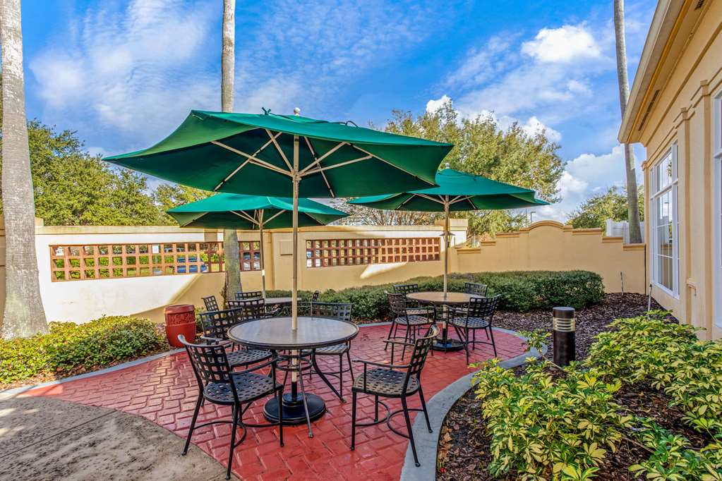 La Quinta Inn & Suites by Wyndham Orlando Airport - photo 63