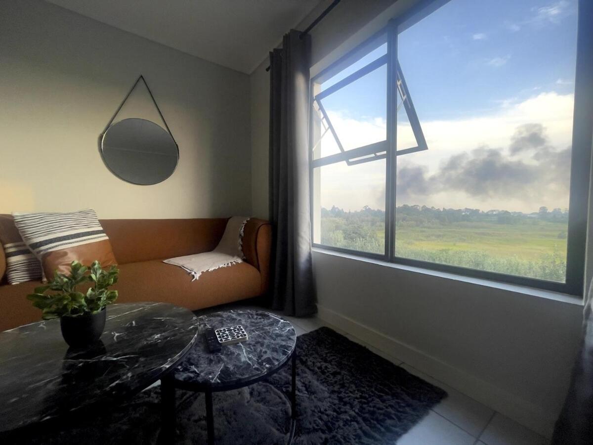 Zee Gp 10 Min From Or Tambo — hotel in Boksburg