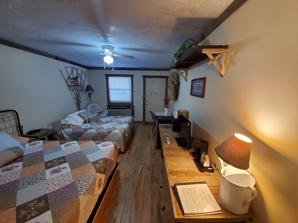 Jamesport Inn - photo 9