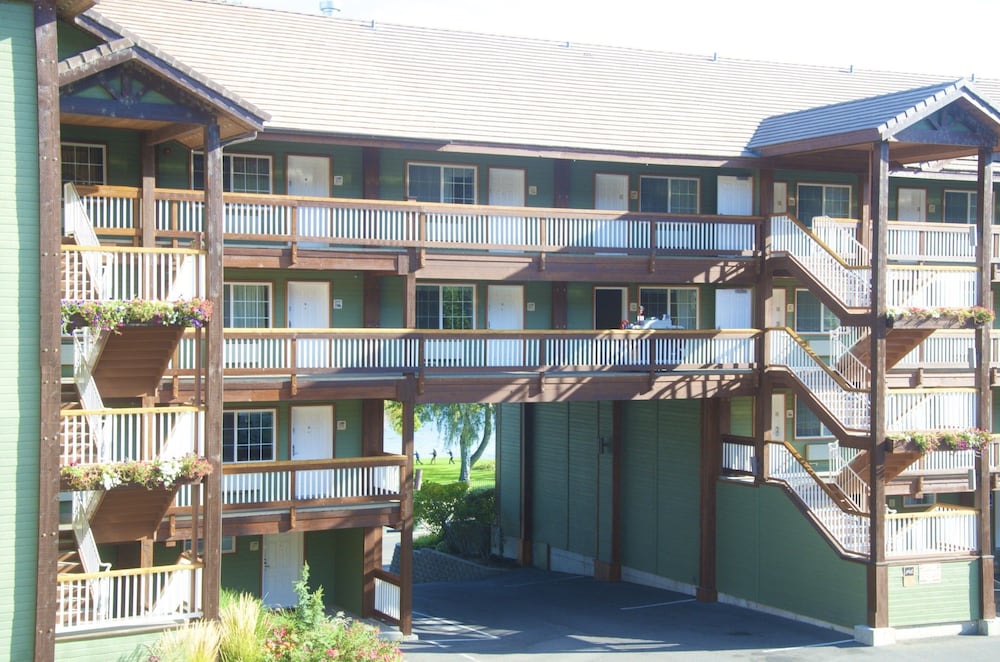 Lakeside Lodge And Suites - photo 62