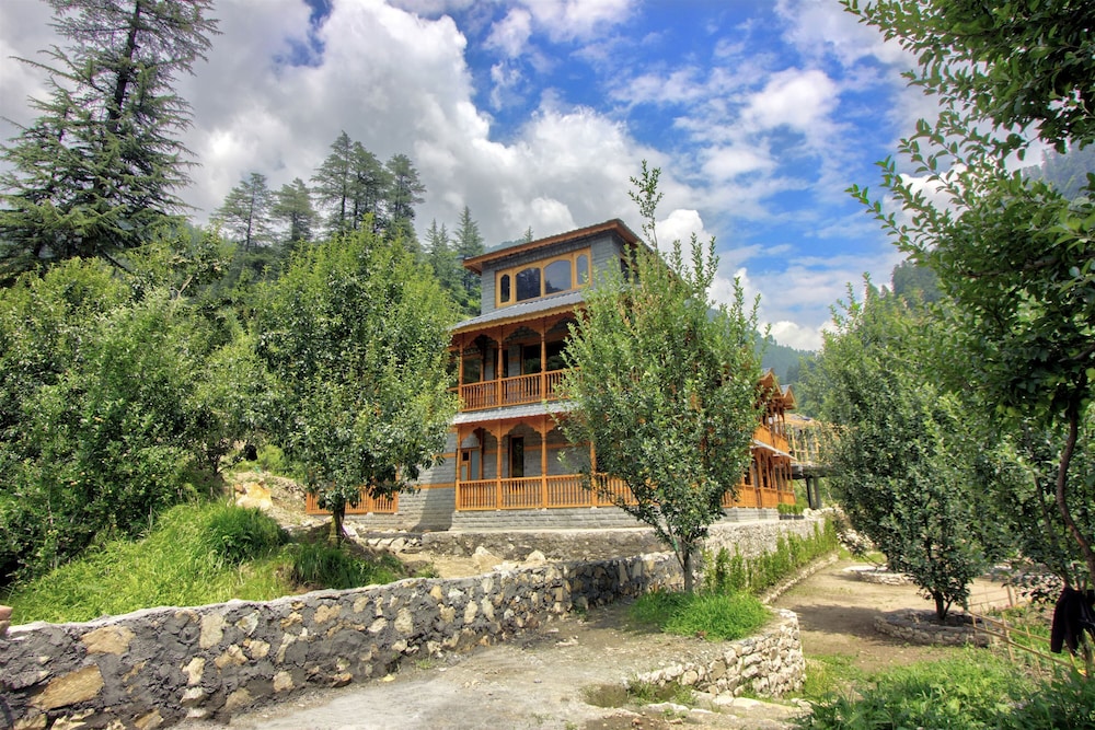 8fold by Larisa Jibhi in Banjar, India