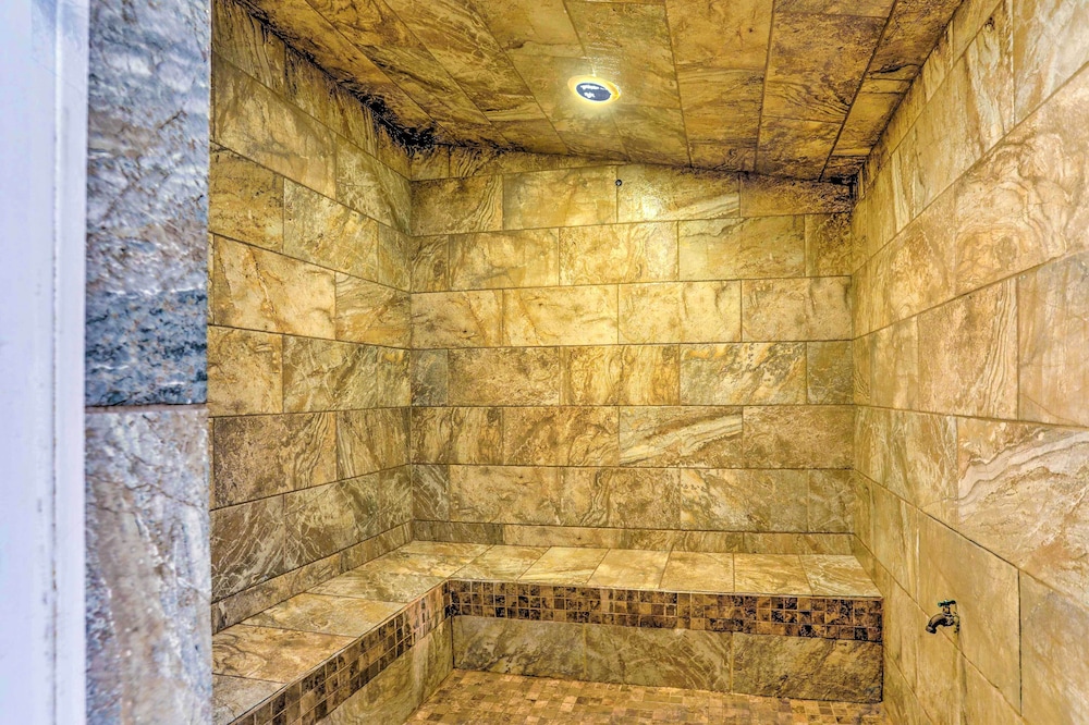 Resort Perks: Gulf Shores Beach inspired Condo - photo 24