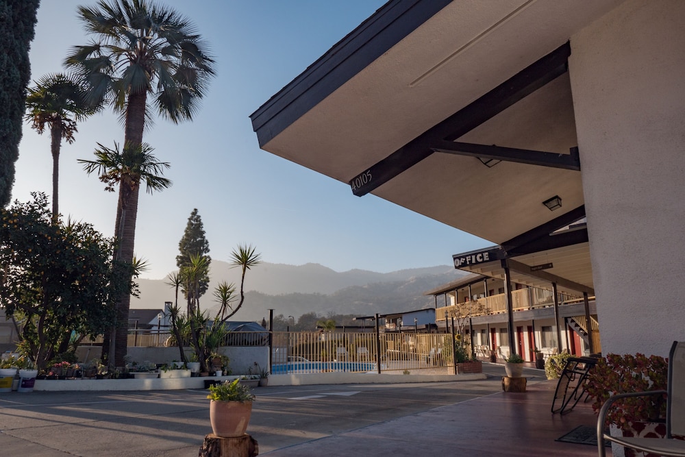 Western Holiday Lodge Three Rivers - featured photo