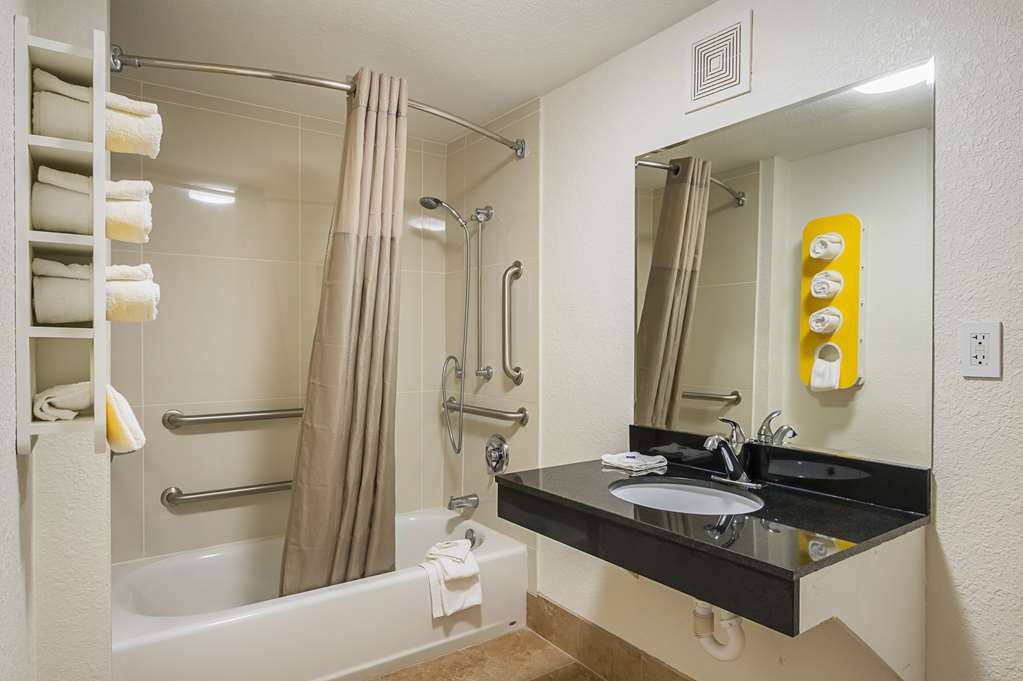 Motel 6 Savannah GA Midtown - photo 18