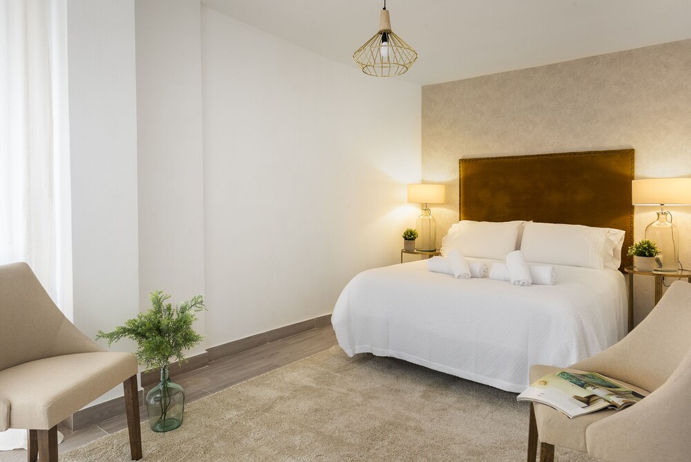 Genteel Home Plaza de las Flores — 4-Star Luxury Hotel in Malaga, Spain