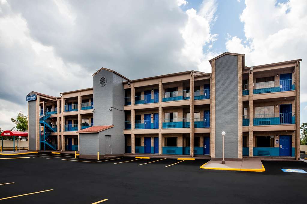 Travelodge by Wyndham Houston Hobby Airport - photo 2