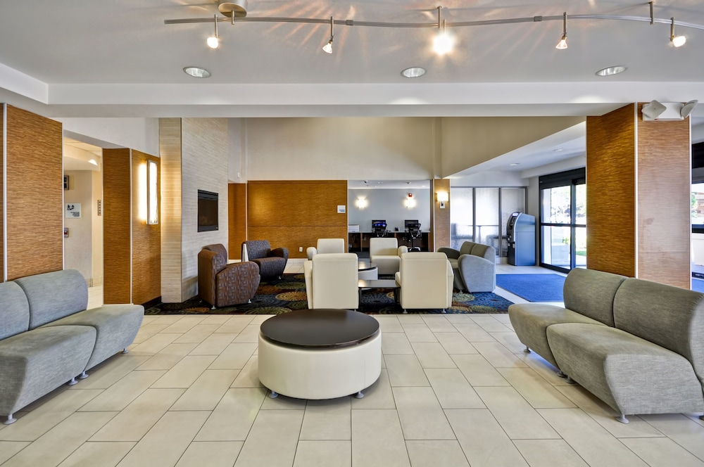 Holiday Inn Express Romulus Detroit Airport - photo 39
