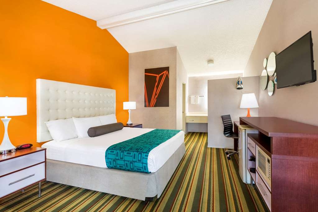 Howard Johnson by Wyndham Phoenix Airport Downtown Area - photo 10