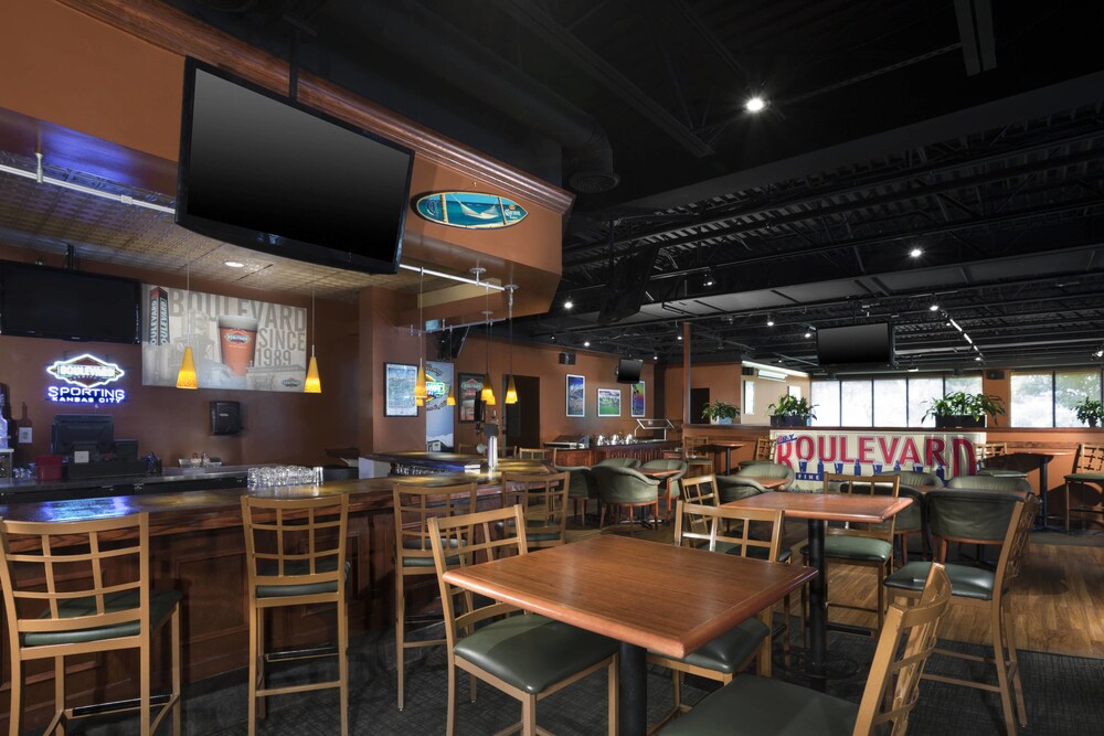 Four Points by Sheraton Kansas City Airport - photo 30