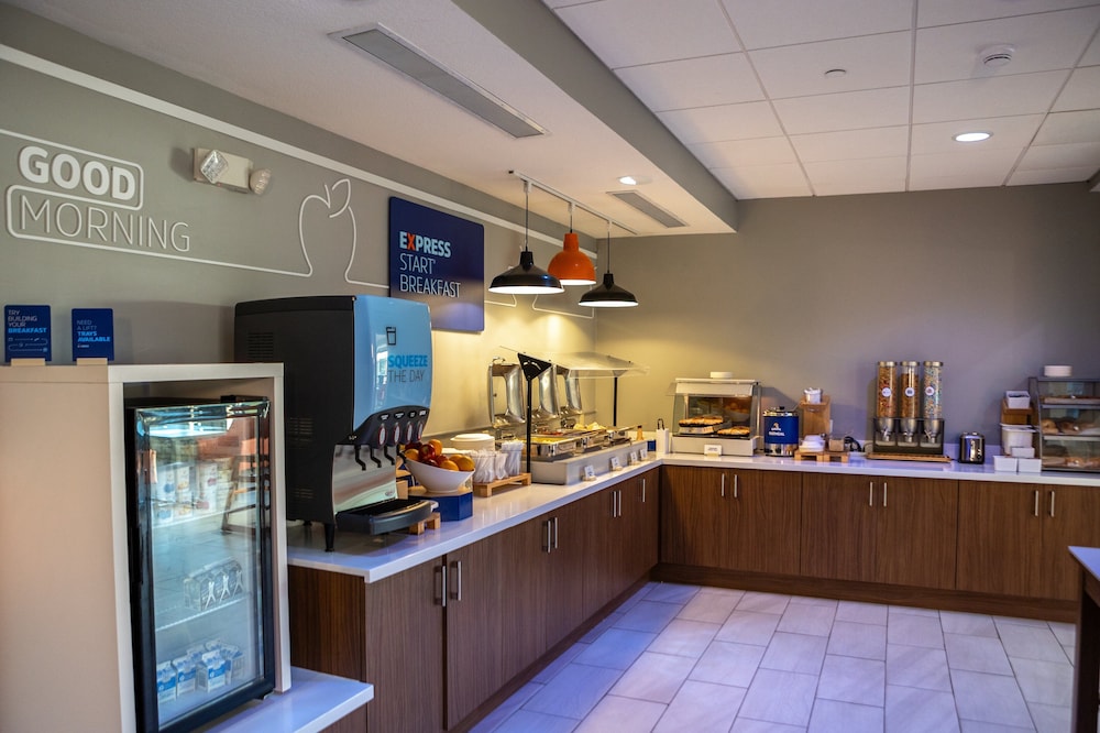 Holiday Inn Express Salinas by IHG - photo 26