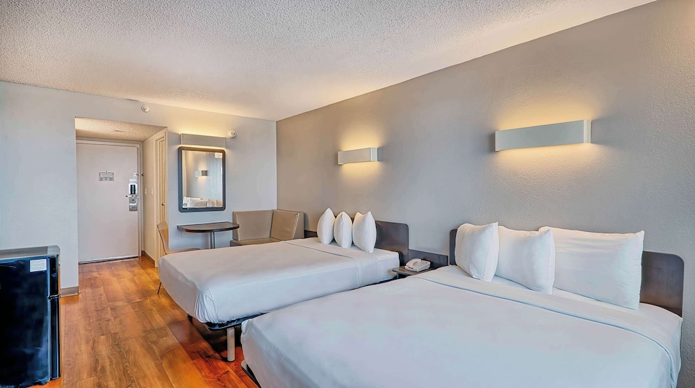 Studio 6 Suites Los Angeles CA Los Angeles LAX - photo 15