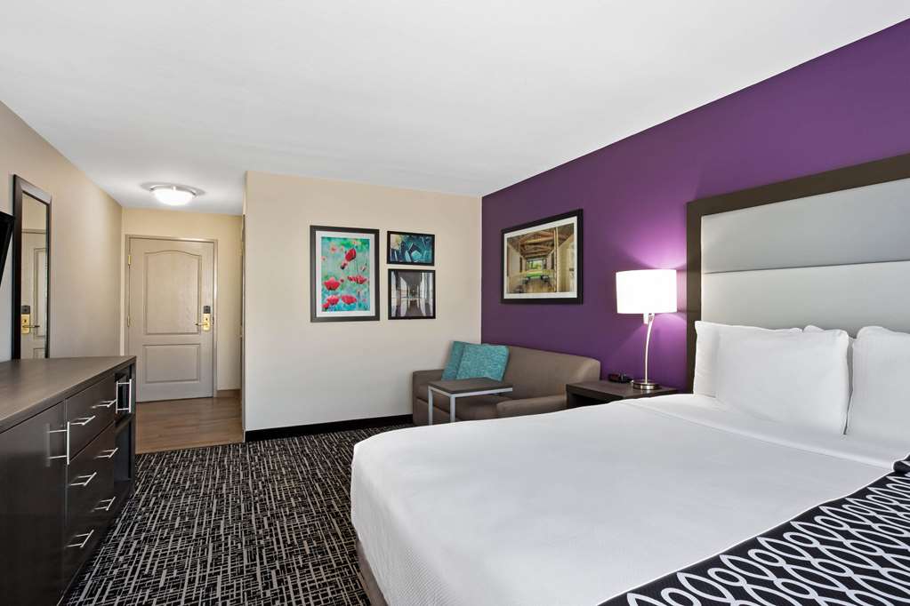 La Quinta Inn & Suites by Wyndham Pharr North McAllen - photo 41