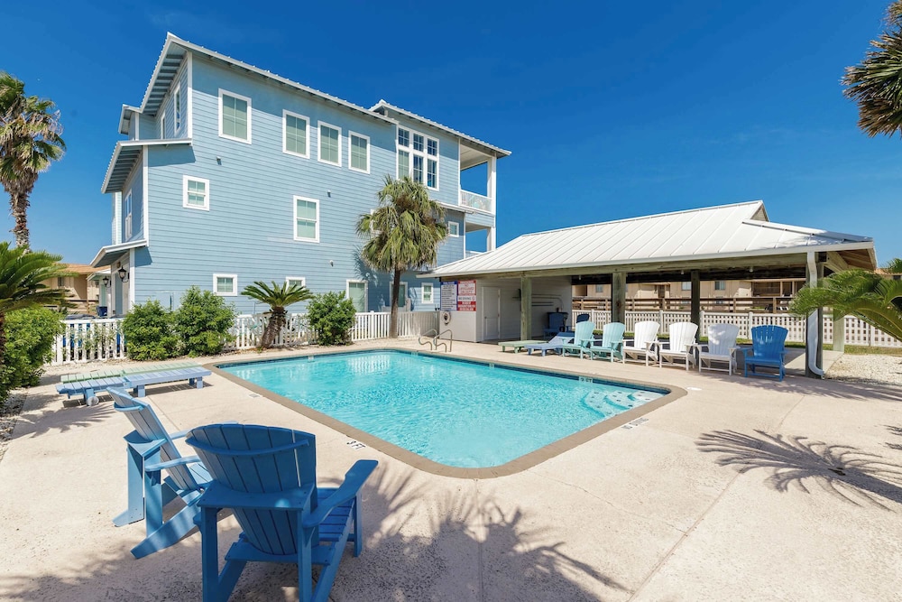 Pet Friendly Shared Pool Sleeps 14 in Port Aransas, United States