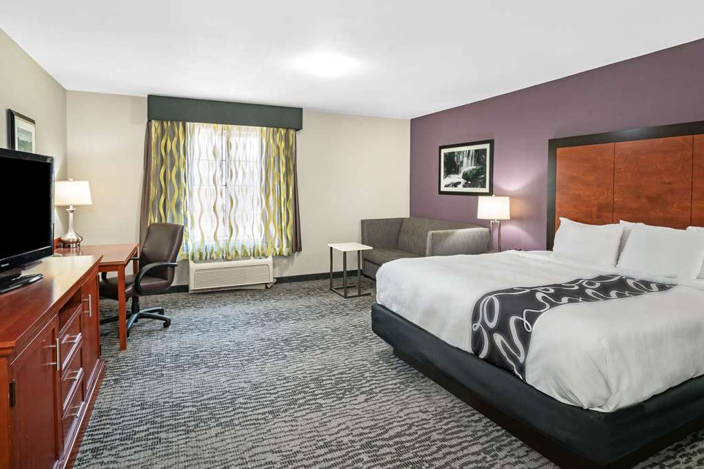 La Quinta Inn & Suites by Wyndham Knoxville North I 75 - photo 39