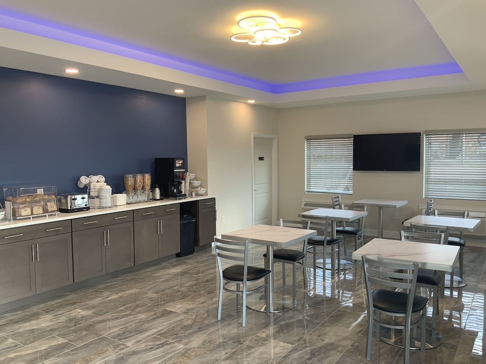 Days Inn by Wyndham Troy IL - photo 11
