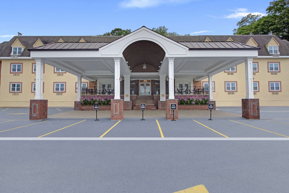 The Roslyn Tapestry Collection by Hilton — 4-Star Luxury Hotel in Roslyn, United States