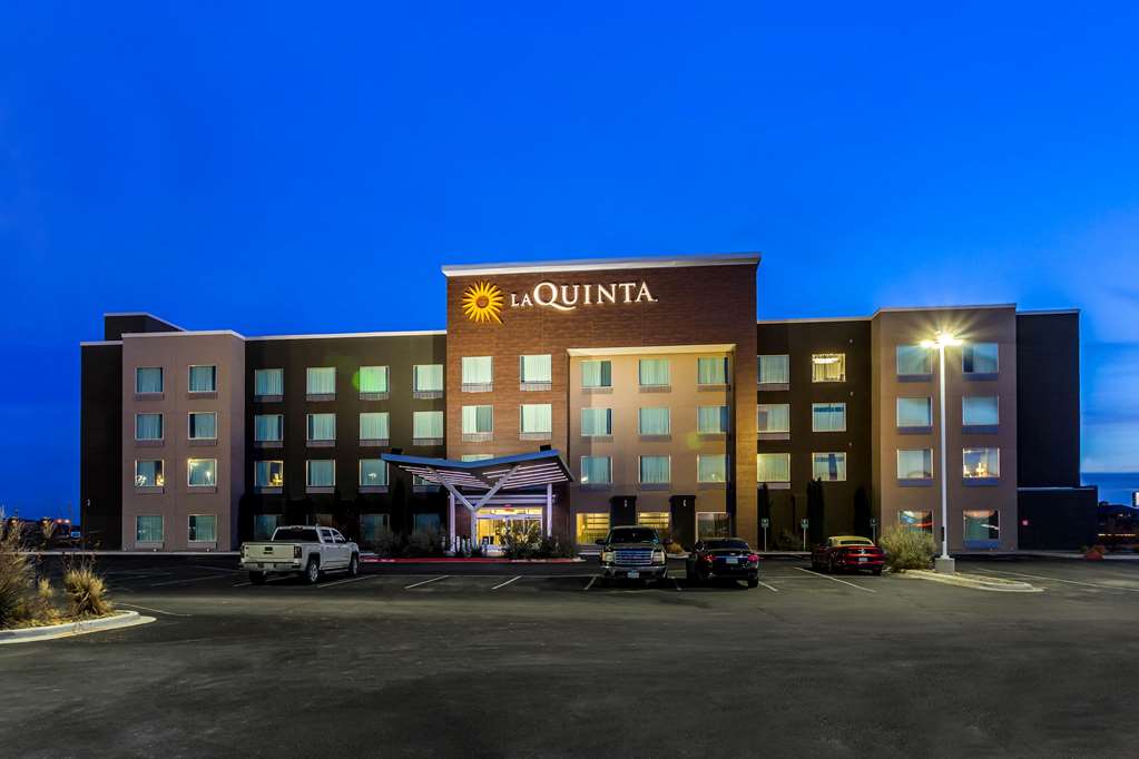 La Quinta Inn & Suites by Wyndham Odessa N. Sienna Tower - photo 4