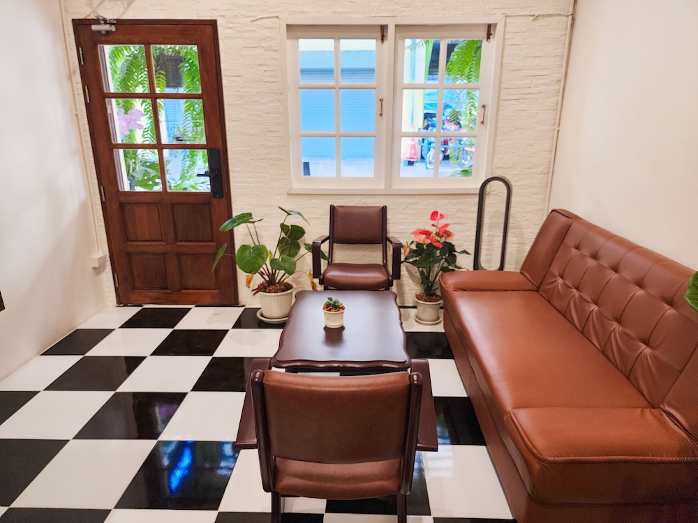 Noir Cafe And Hostel Chinatown Bangkok