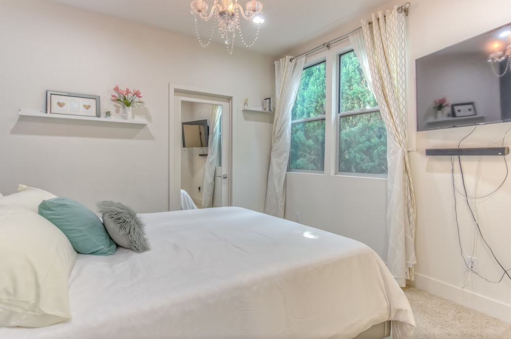 Applewood Silver Lake 2BD Hollywood - photo 4