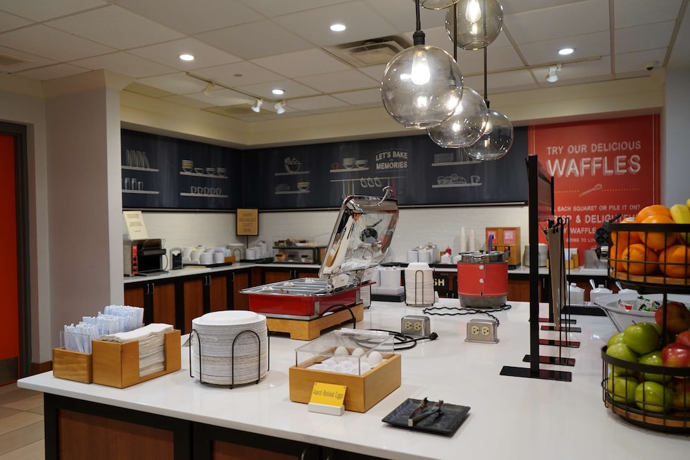 Hampton Inn & Suites Chicago Aurora - photo 31