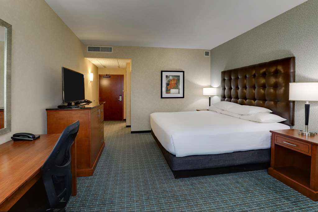 Drury Inn & Suites Phoenix Chandler Fashion Center - photo 32